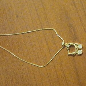 Elegant Gold Pendant Necklace